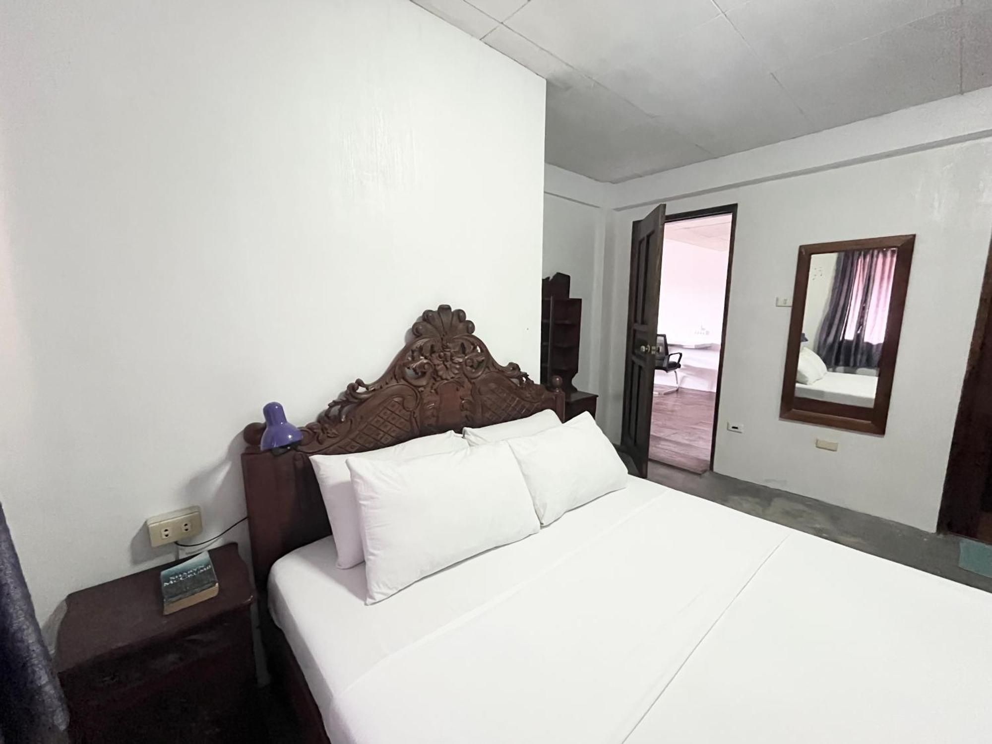 Uncharted Hostel Puerto Galera Eksteriør billede