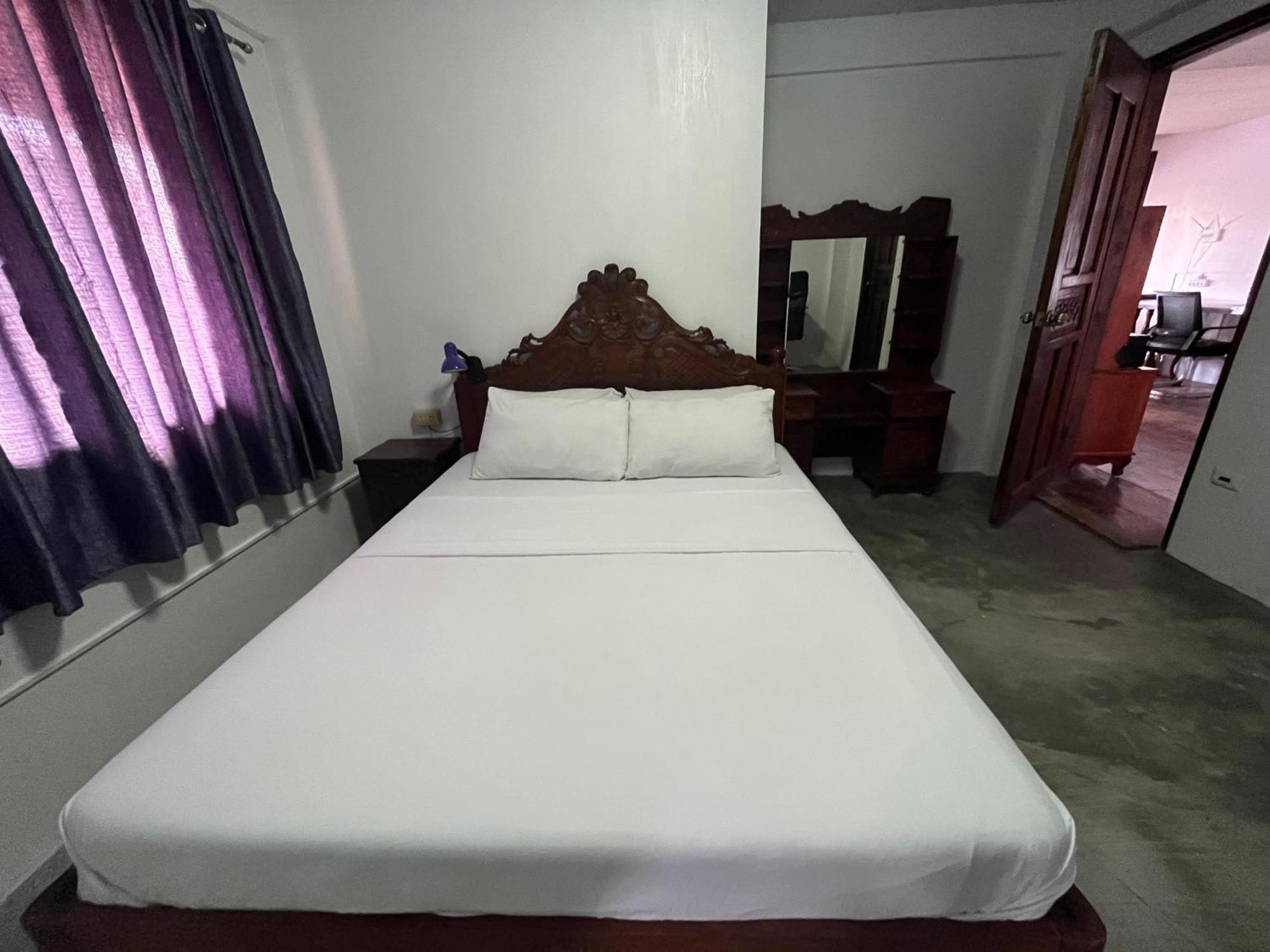 Uncharted Hostel Puerto Galera Eksteriør billede
